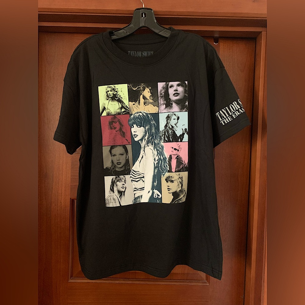BRAND NEW Taylor Swift Eras Tour Concert Short Sleeve Tee ❤️